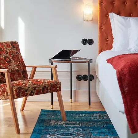 Cais Urban Aparthotel 4*