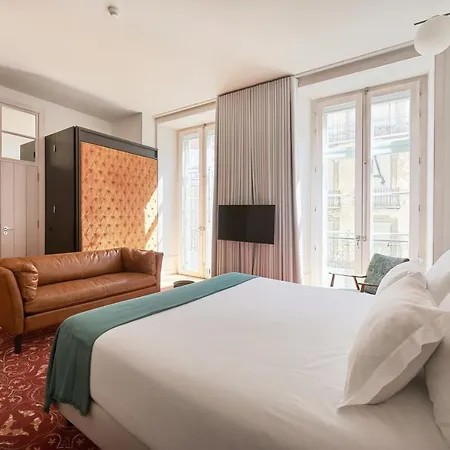 Cais Urban Aparthotel 4*