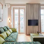 Cais Urban Aparthotel